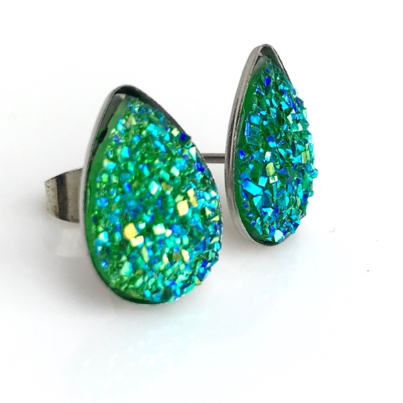 3 for 15🎀 green faux Druzy teardrop Studs - Picture 2 of 6